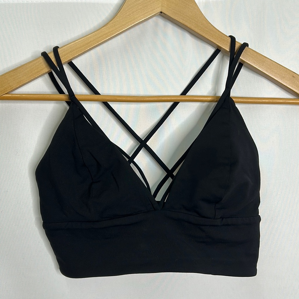 Lululemon strappy plunge sports bra with removable padding